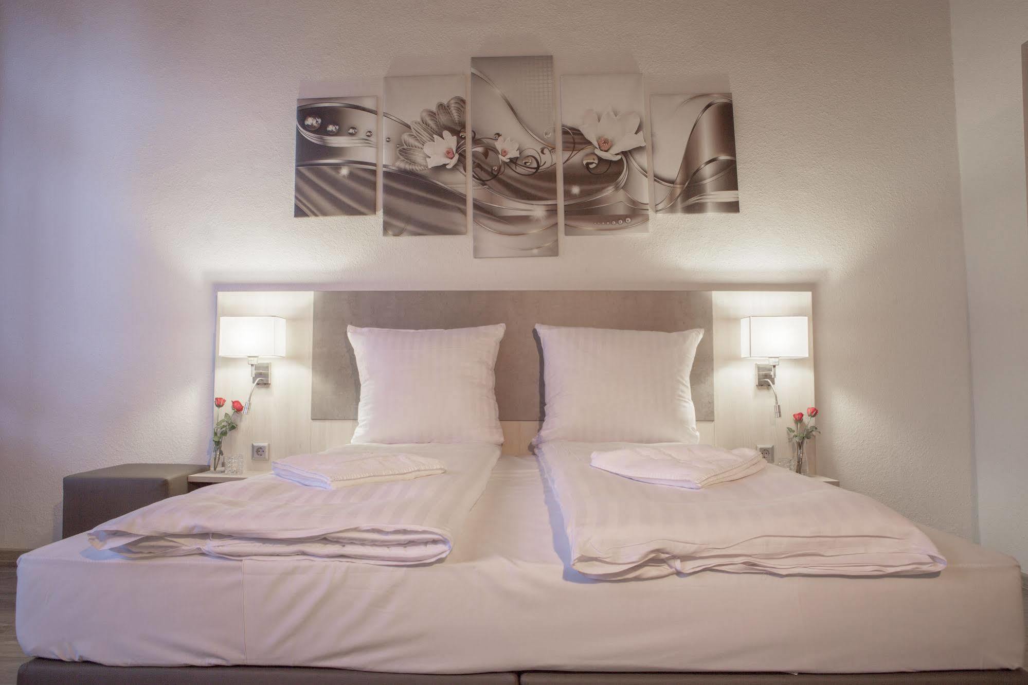 בראונוויילר Hotel Schugt מראה חיצוני תמונה