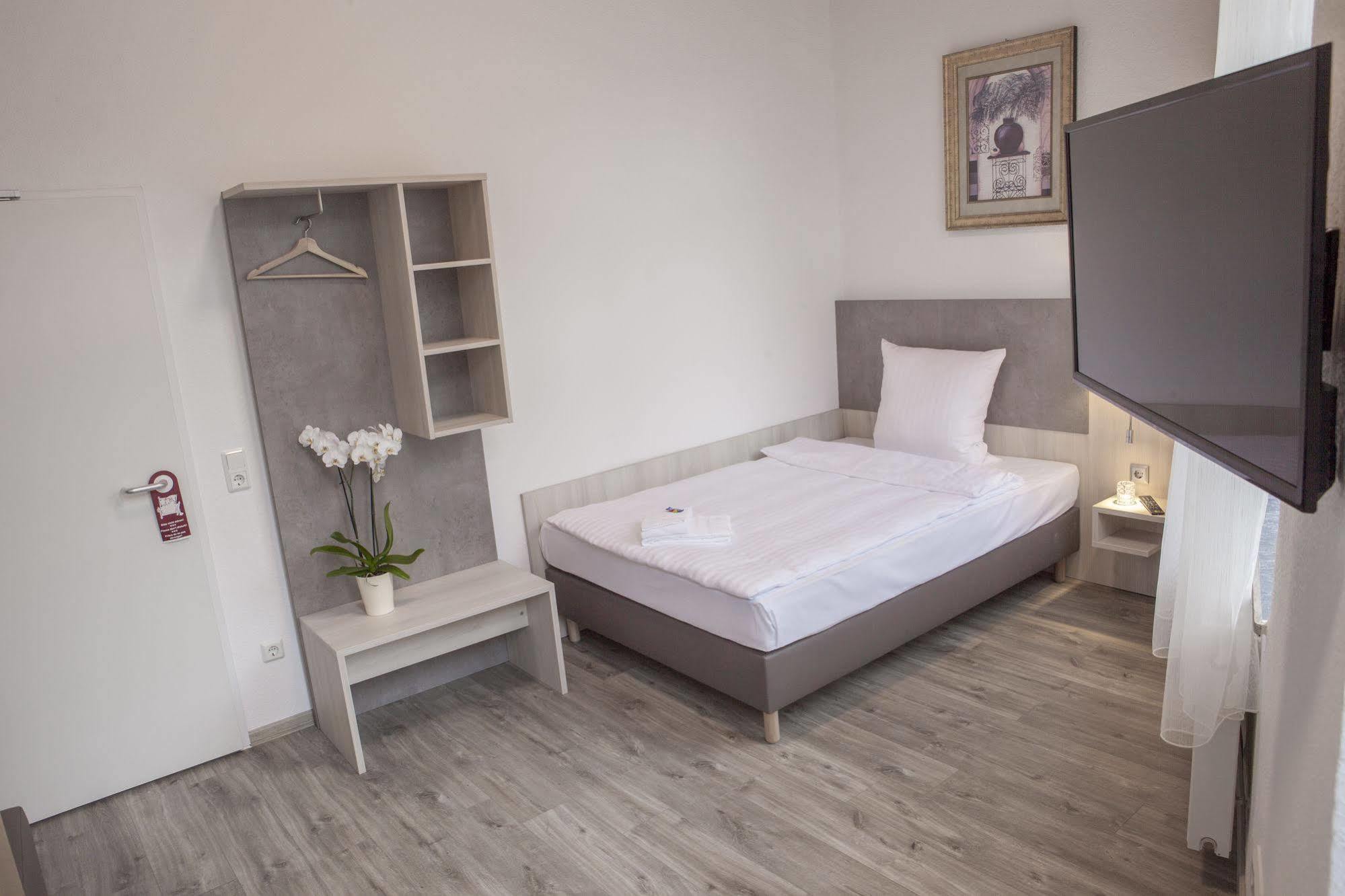 בראונוויילר Hotel Schugt מראה חיצוני תמונה